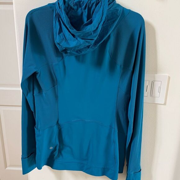 Lululemon Far and Free Jacket in Hawaiian Blue 12 - Picture 14 of 14